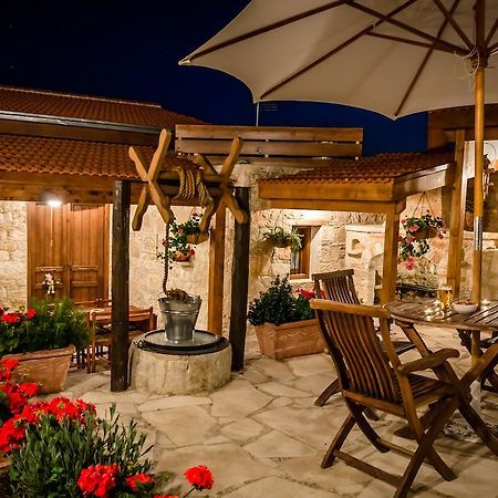 Xenios Cottages โลฟู ภายนอก รูปภาพ