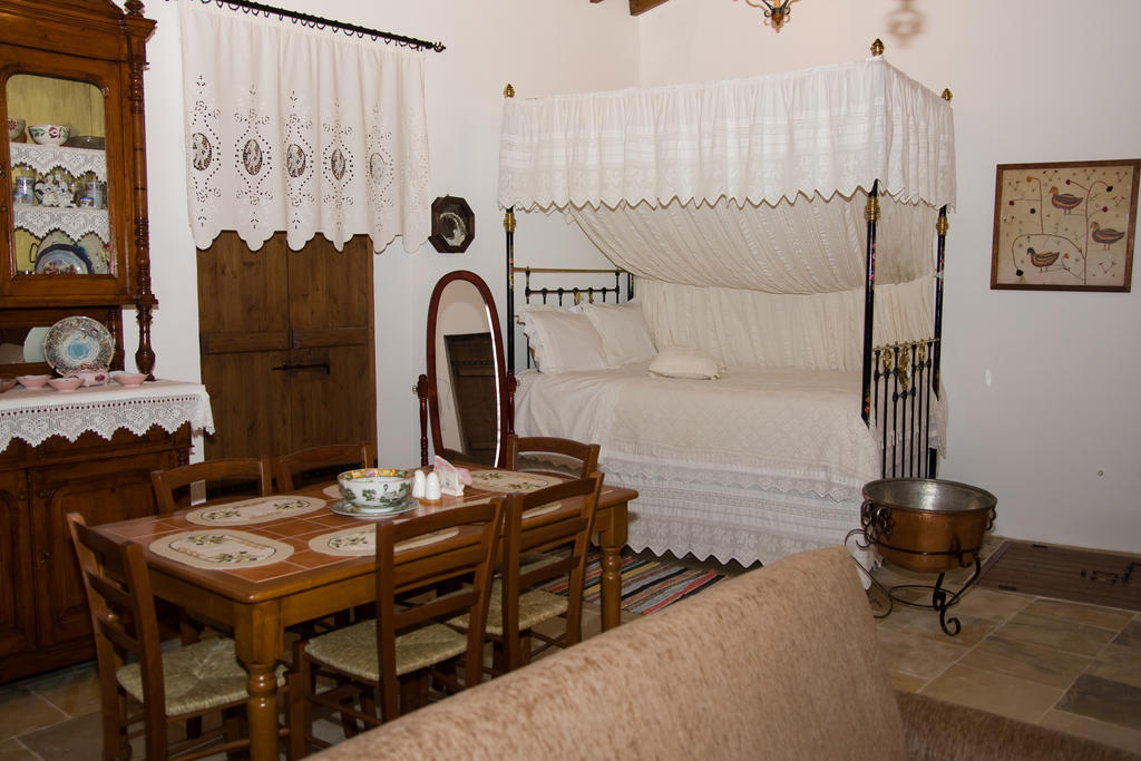 Xenios Cottages โลฟู ห้อง รูปภาพ