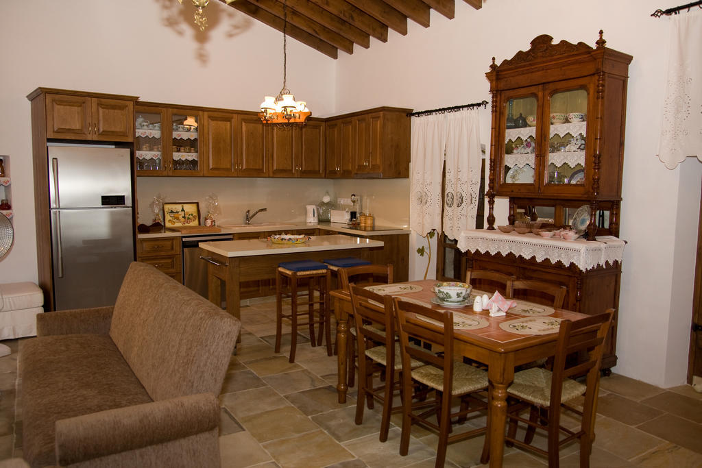 Xenios Cottages โลฟู ห้อง รูปภาพ